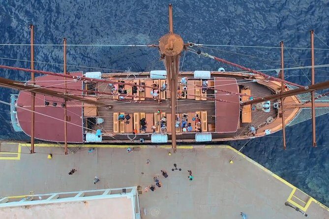 Santorini Volcano Sunset Cruise with Dinner - FAQ