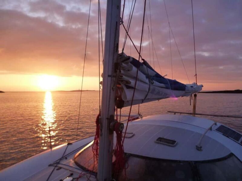Santorini:Catamaran: private cruise with food & drinks - An In-Depth Look at the Santorini Catamaran Tour