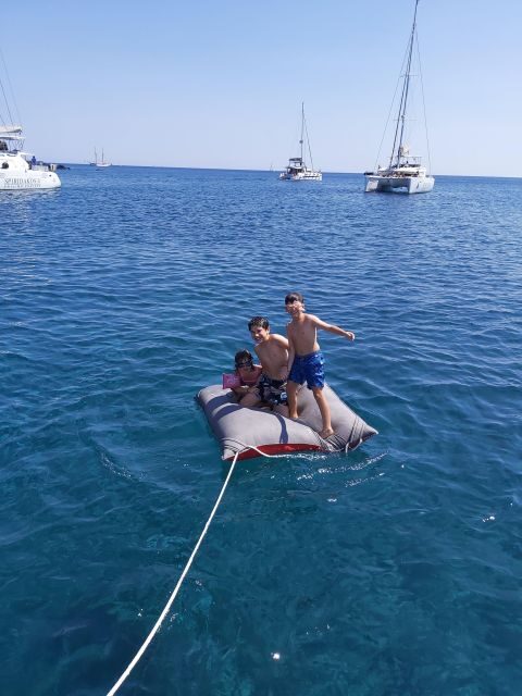 Santorini:Catamaran: private cruise with food & drinks - Swimming & Snorkeling