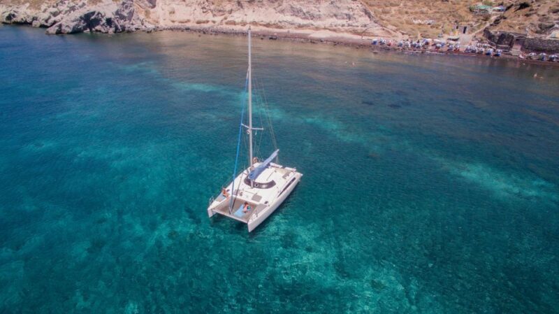 Santorini:Catamaran: private cruise with food & drinks - The Sunset Option