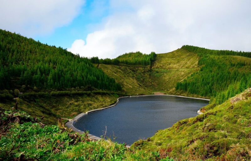 São Miguel: Sete Cidades and Crater Lakes Hike - Exploring São Miguel: An In-Depth Review of the Sete Cidades and Crater Lakes Hike