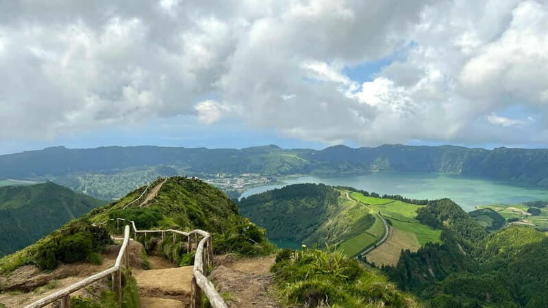 São Miguel: Sete Cidades & Pineapple Plantation Tour - Exploring São Miguel: A Balanced Look