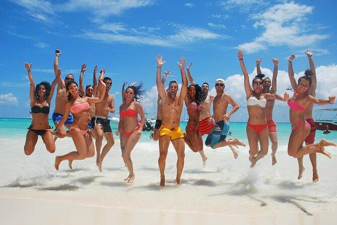 Saona Island Catamaran Cruise with Natural Pool, Lunch & Open Bar - Why This Tour Works Well for Travelers