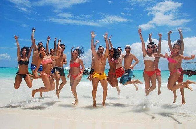 Saône Island in Catamaran and speedboat (blue lagoon) swimming pool. - FAQ