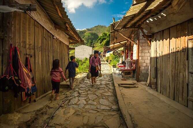Sapa 3 Days Visit Cat Cat,Fansipan & Moana Check Point from HANOI - FAQs