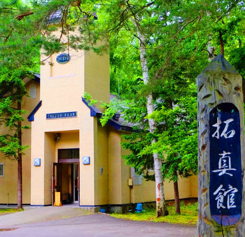 Sapporo Asahiyama Zoo & Shikisai no Oka Winter Tour - Ningle Terrace or Takushinkan: a flexible finish