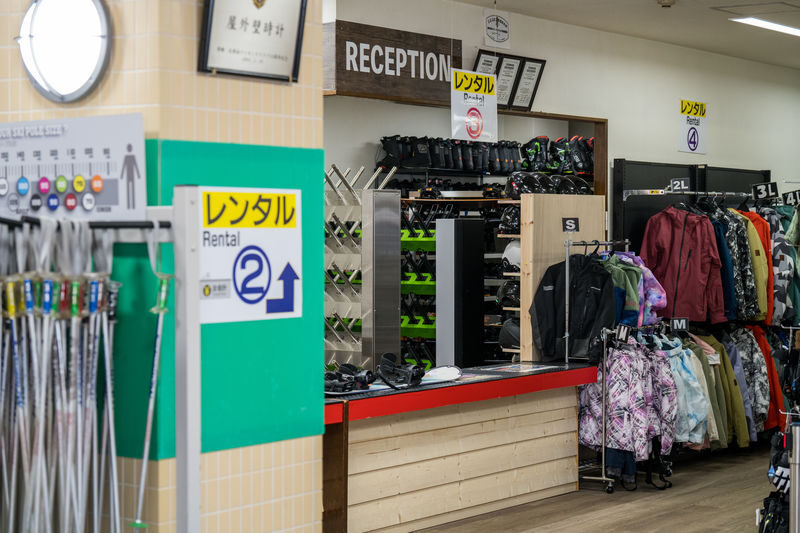 Sapporo Fujino Fus Snow Area Rental skis & wear - When the Dynamic Course is the right call