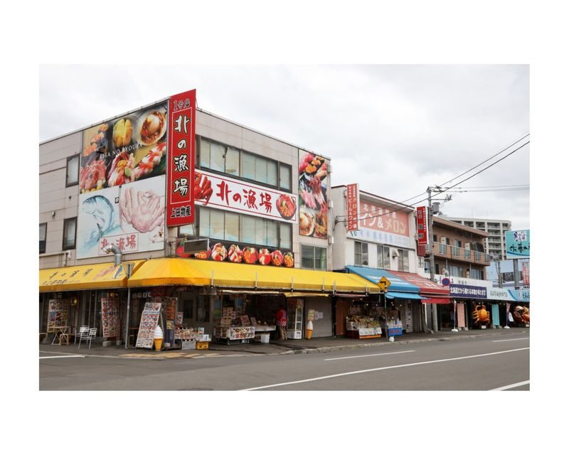 Sapporo Head Buddha & Shiroi Koibito Park Full-Day City Highlights Tour - Market lunch: tempting, but plan your meal