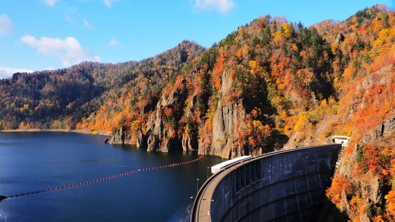 Sapporo Jozankei, Hoheikyo & Lake Toya Full-Day Tour with Autumn Leaves - A schedule that covers ground