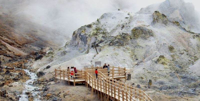 Sapporo Lake Toya & Showa Shinzan Full-Day Small Group Tour - Showa Shinzan and the bear ranch
