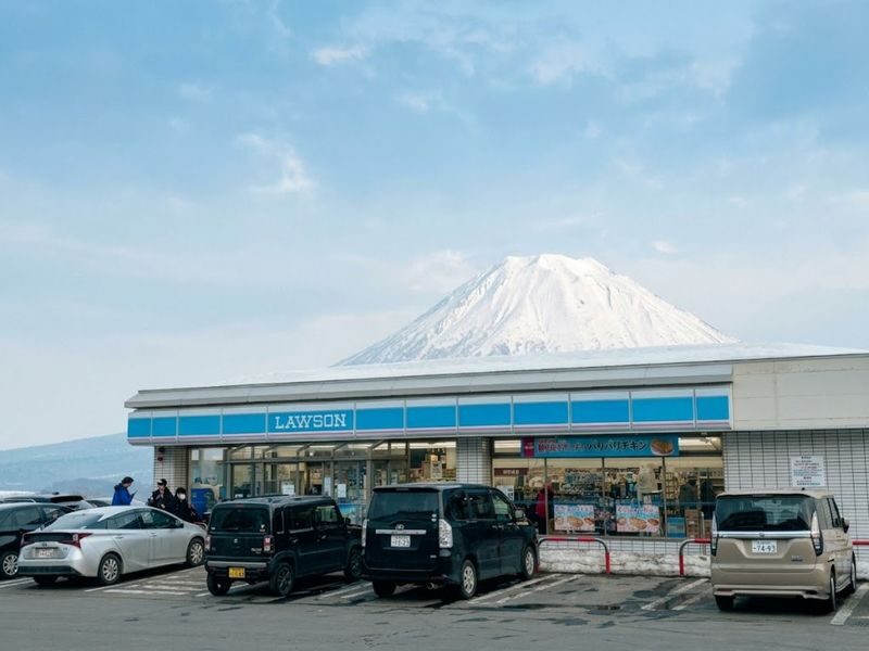 Sapporo Noboribetsu Jigokudani & Lake Toya Full-Day Tour with Iconic Photo Stops - Guides who make the bus ride count