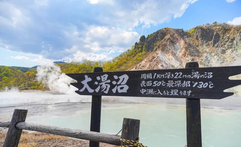 Sapporo Noboribetsu & Otaru Full-Day Sightseeing Tour - Lake Toya: a scenic breather between stops