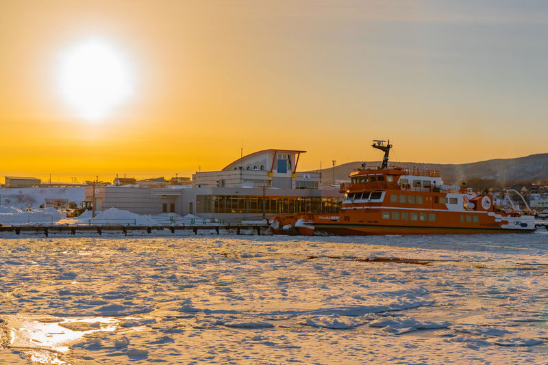 Sapporo Okhotsk Icebreaker Cruise and Sounkyo Ice Waterfall Festival Tour - The GARINKO GO III makes the ice the star