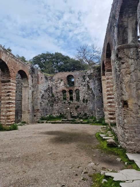 Saranda: Butrint, Lekuresi Castle, and Museum Private Tour - Exploring Butrint: A Walk Through Time