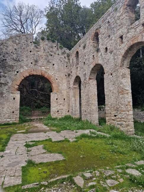 Saranda: Butrint, Lekuresi Castle, and Museum Private Tour - Authentic Albanian Lunch in Karahaxh