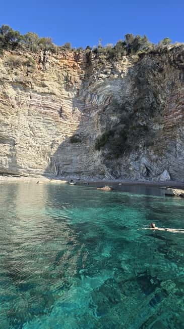 Saranda:Kroreza Bay with snorkelling,&umbrellas - Key Points