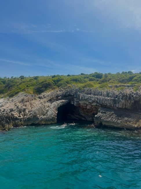 Sarandë Boat Tour with Free Beach Umbrella Access - What Makes This Tour Stand Out
