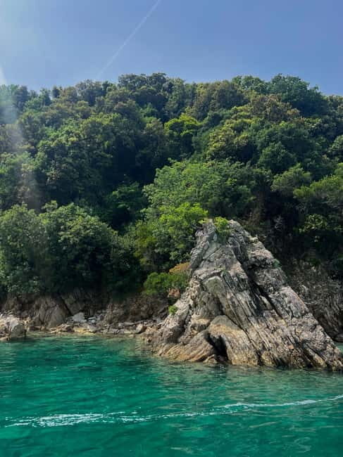 Sarandë Boat Tour with Free Beach Umbrella Access - FAQ