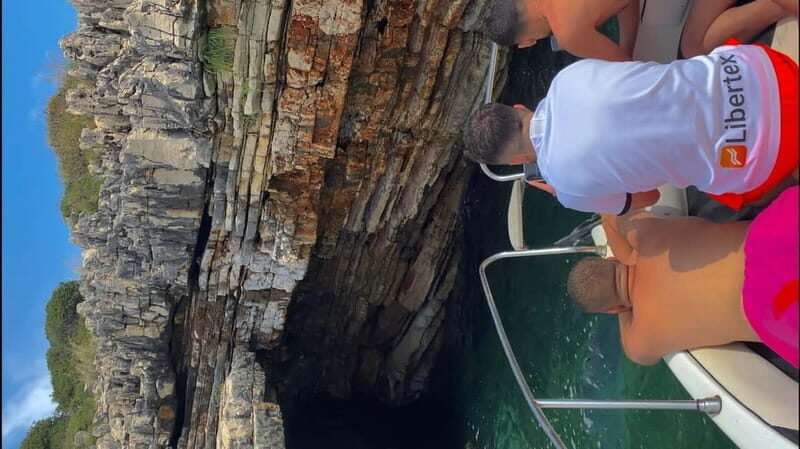 Sarandë: Private boat tour to Kroreza Bay & free sunbeds - Key Points