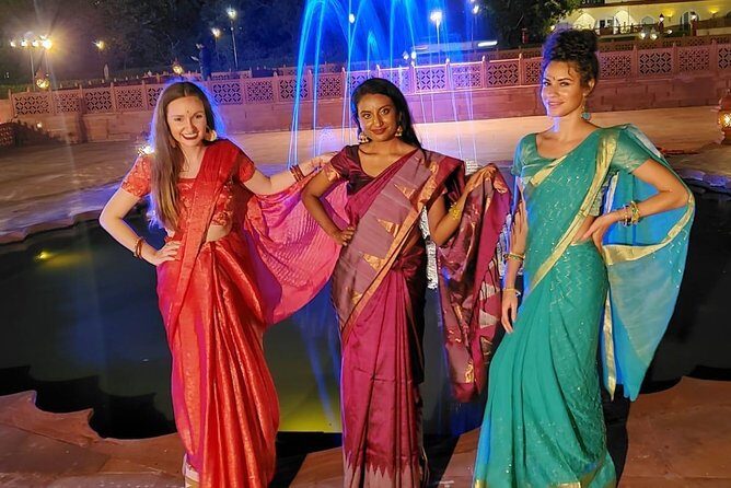 Saree Draping - Timeless elegance of traditional Indian Saree - Key Points