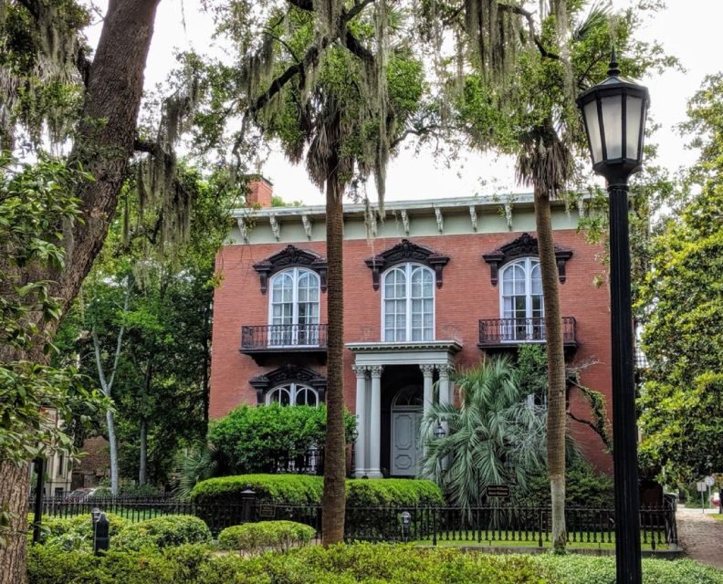 Savannah: Historic Districts & Bonaventure Private Tour - Key Points