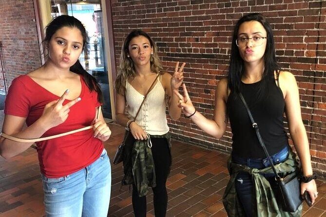 Scavenger Hunt Adventure in Richmond by Wacky Walks - Exploring the Royal-Themed Richmond Scavenger Hunt