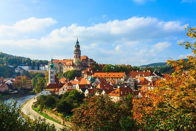 Scenic transfer from Prague to Passau with 4 hours sightseeing in Cesky Krumlov - Who Should Consider This Tour?