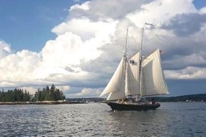 Schooner Applejack 2-Hour Day Sail from Boothbay Harbor - A Hands-On Maine Sailing Adventure with the Schooner Applejack