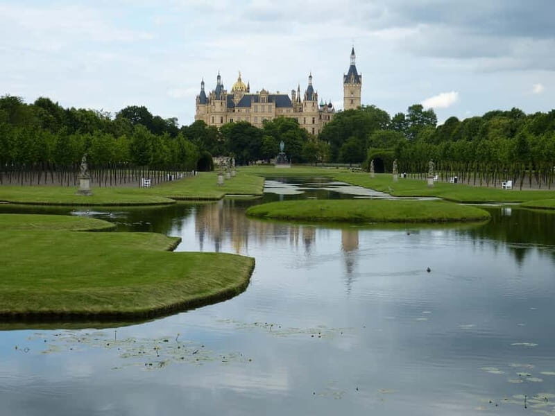Schwerin - Private Tour of the Castle Exteriors & Cathedral - A Complete Look at the Schwerin Experience
