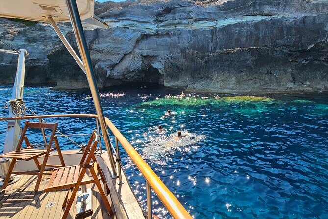 SciatumiaDay boat tour to Lampedusa with typical lunch - Key Points