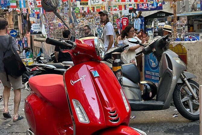 Scooter Vespa rental - Authentic Naples: Seeing the City on Two Wheels