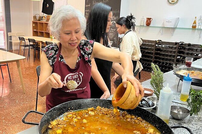 Seafood paella cooking class, tapas and visit to Ruzafa market. - Detailed Itinerary Breakdown