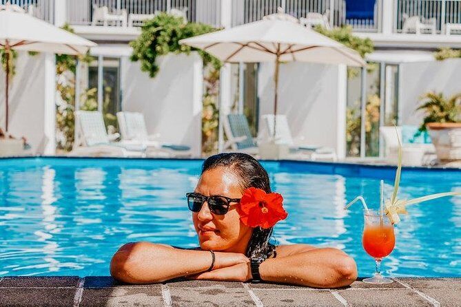 Seat in Coach Transfer from Rarotonga Hotel to Airport - Who Should Book This Transfer?