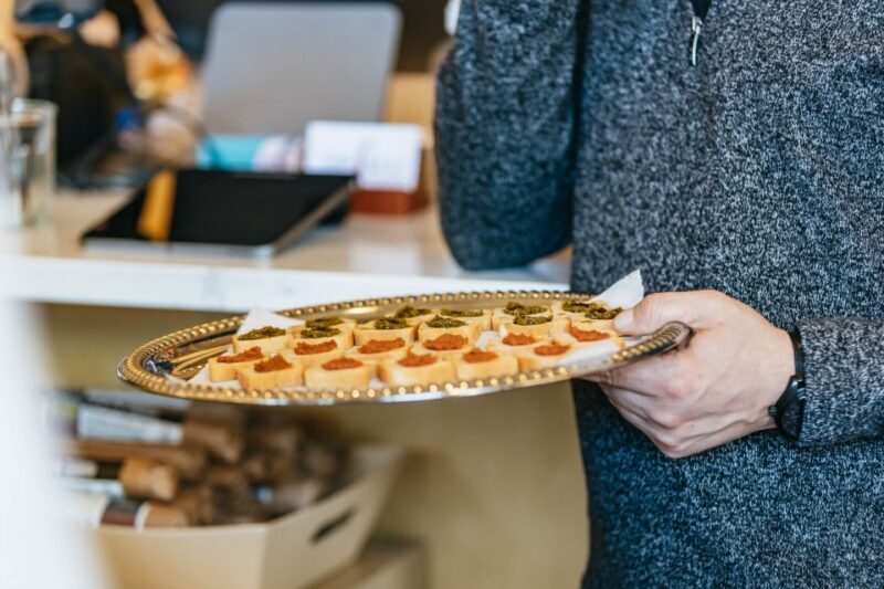 Seattle: Pike Place Market Chef-Guided Food Tour - The Guide: Knowledge and Charisma
