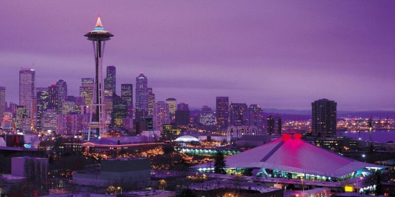 Seattles Yuletide Magic: Christmas Wonderland Private Tour - The Luminous Space Needle