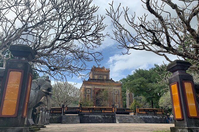 See Hues Top Attractions by Car with a Private (ES) Driver Only. - Who Should Book This Tour?