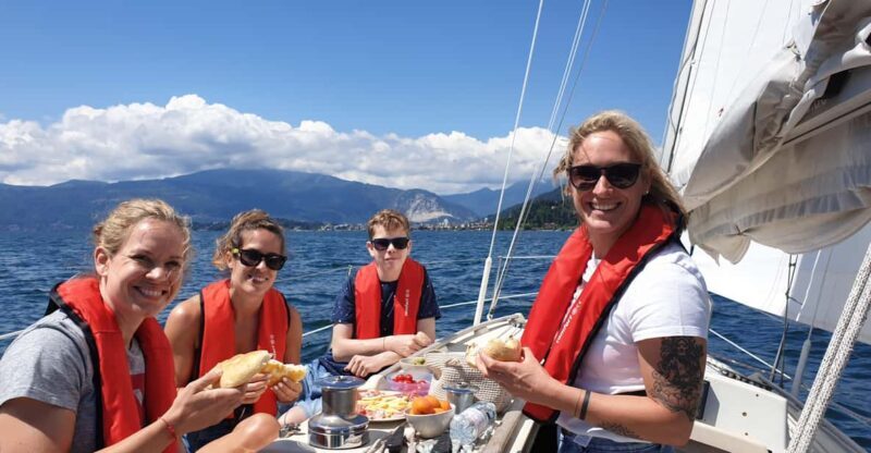 Segeltour mit Skipper - Cannero Riviera am LagoMaggiore - Exploring the Cannero Riviera Sailing Tour: An Authentic Lake Maggiore Experience