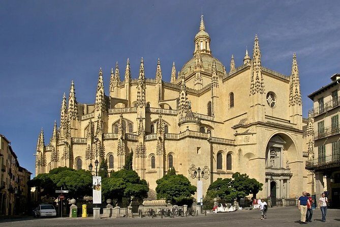Segovia, Avila & Toledo: Small Group Guided Tour from Madrid - FAQ