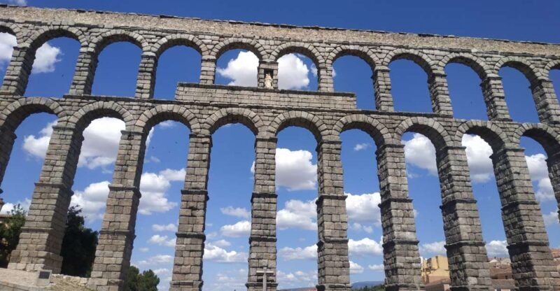 Segovia: Guided Walking Tour with Alcázar Entry - What Makes This Tour Stand Out?