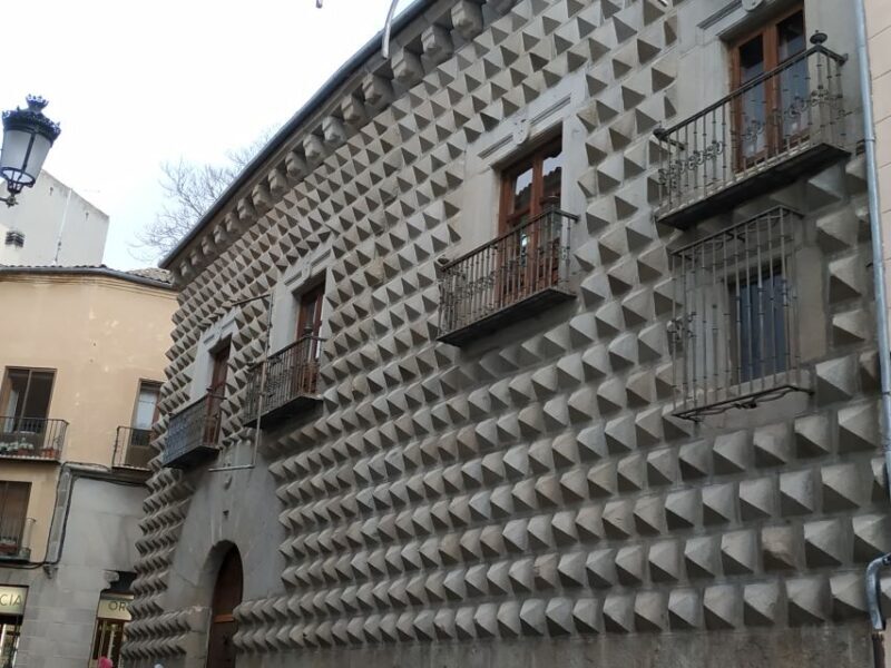 Segovia: Guided Walking Tour with Cathedral & Alcázar Entry - Who Should Consider This Tour?