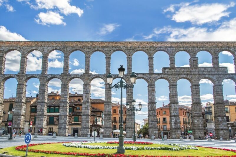Segovia - Old Town tour including Castle visit - Key Points