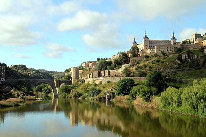 Segovia & Toledo Tour with Alcazar Ticket and Optional Cathedral - Exploring Segovia: The Roman Aqueduct and Alcazar