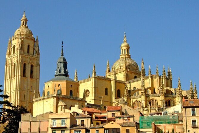 Segovia Tour with Guided Walking Tour Included - Key Points