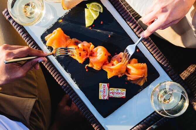 Seine River Dinner Cruise with Live Singer by VIP Yacht de Paris - FAQ
