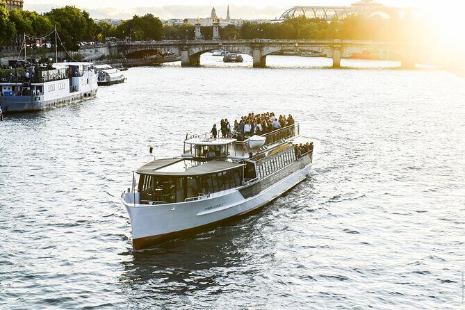 Seine River Direct Access Guided Cruise by Vedettes de Paris - The Food and Beverage Aspect
