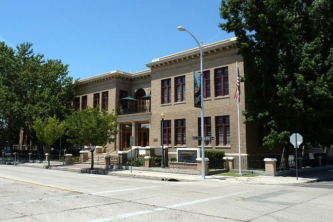 Self-Guided Bakersfield Scavenger Hunt: Resilient Bakersfield - Key Points