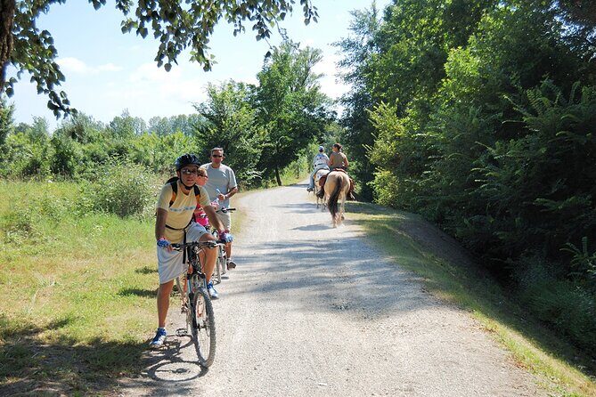 Self guided bike tour in the nature to Villa Reale - FAQs