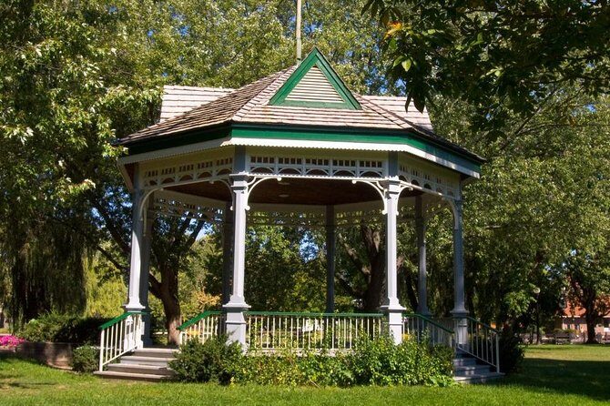 Self-Guided Kitchener Scavenger Hunt: The Kingdom of Kitchener - Exploring Kitchener Through the App-Led Adventure