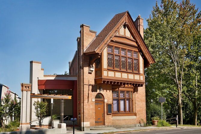 Self-Guided Scavenger Hunt: Huntington A Walk To Remember - Key Points