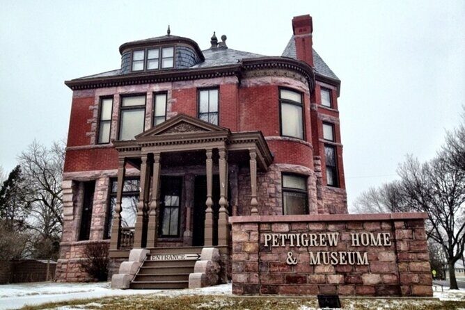 Self-Guided Scavenger Hunt: Rock and Roll Through Sioux Falls - An In-Depth Look at the Sioux Falls Scavenger Hunt